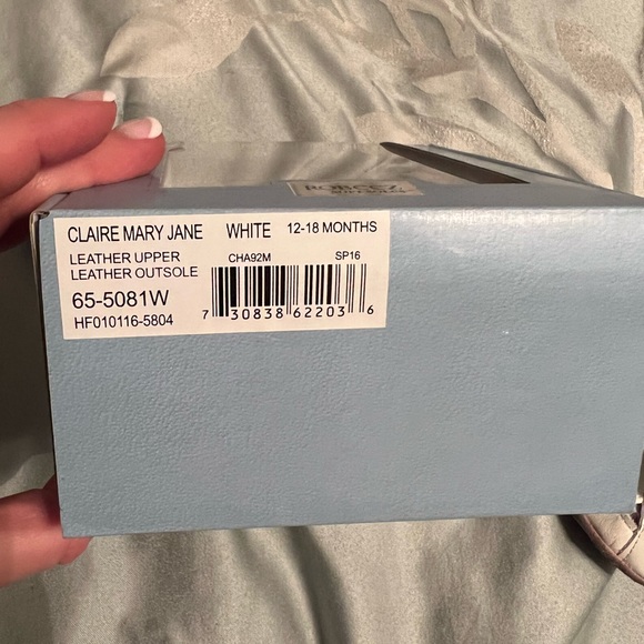 Robeez Claire Mary Jane 12-18mo white with flower accent leather shoe - Picture 4 of 13